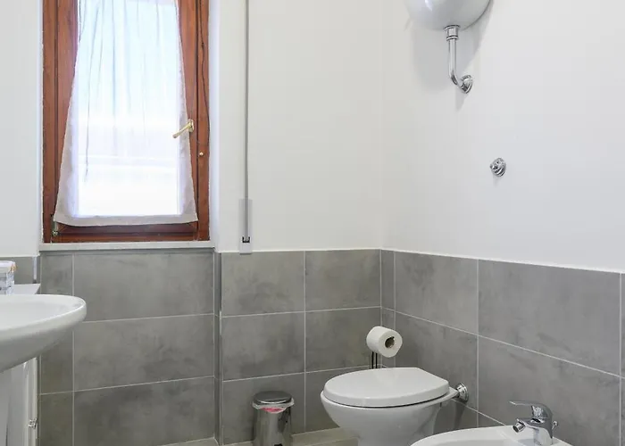 ゲストハウス Silver Nest - 9 Min To Airport - Free Netflix E Wi-fi フィウミチーノ