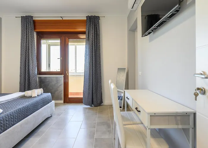 Silver Nest - 9 Min To Airport - Free Netflix E Wi-fi ゲストハウス フィウミチーノ