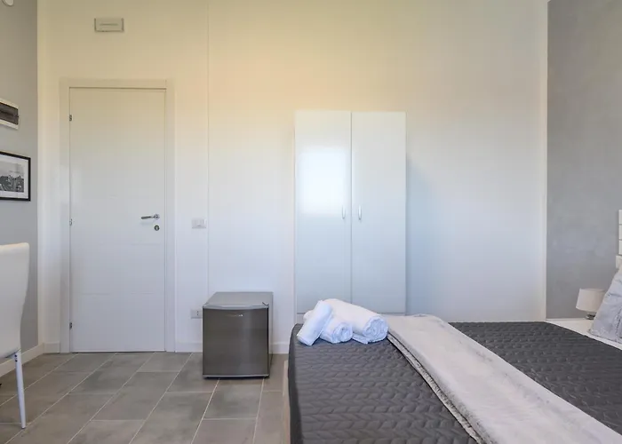 Silver Nest - 9 Min To Airport - Free Netflix E Wi-fi ゲストハウス フィウミチーノ