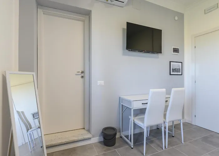 Silver Nest - 9 Min To Airport - Free Netflix E Wi-fi ゲストハウス フィウミチーノ