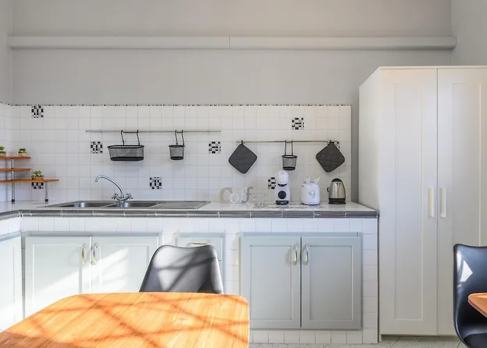 ゲストハウス Silver Nest - 9 Min To Airport - Free Netflix E Wi-fi フィウミチーノ